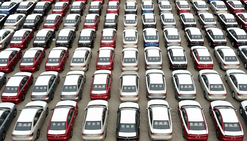 China Excludes Electric Vehicles from Strategic Industries in 2026-2030 Plan