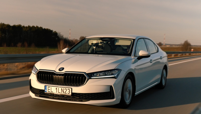 Skoda Superb Covers 2,831 Kilometres on One Tank, Breaking Distance Record