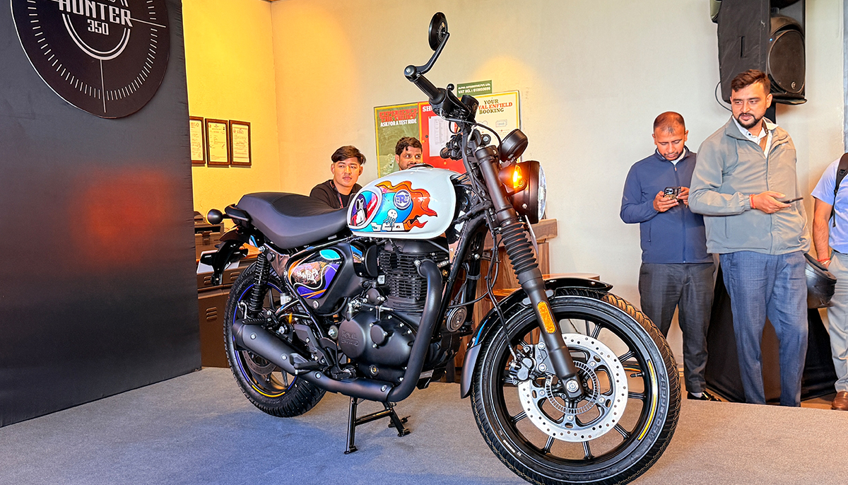 Royal-Enfield-Hunter350-Moonshot-white-1789546672.jpg