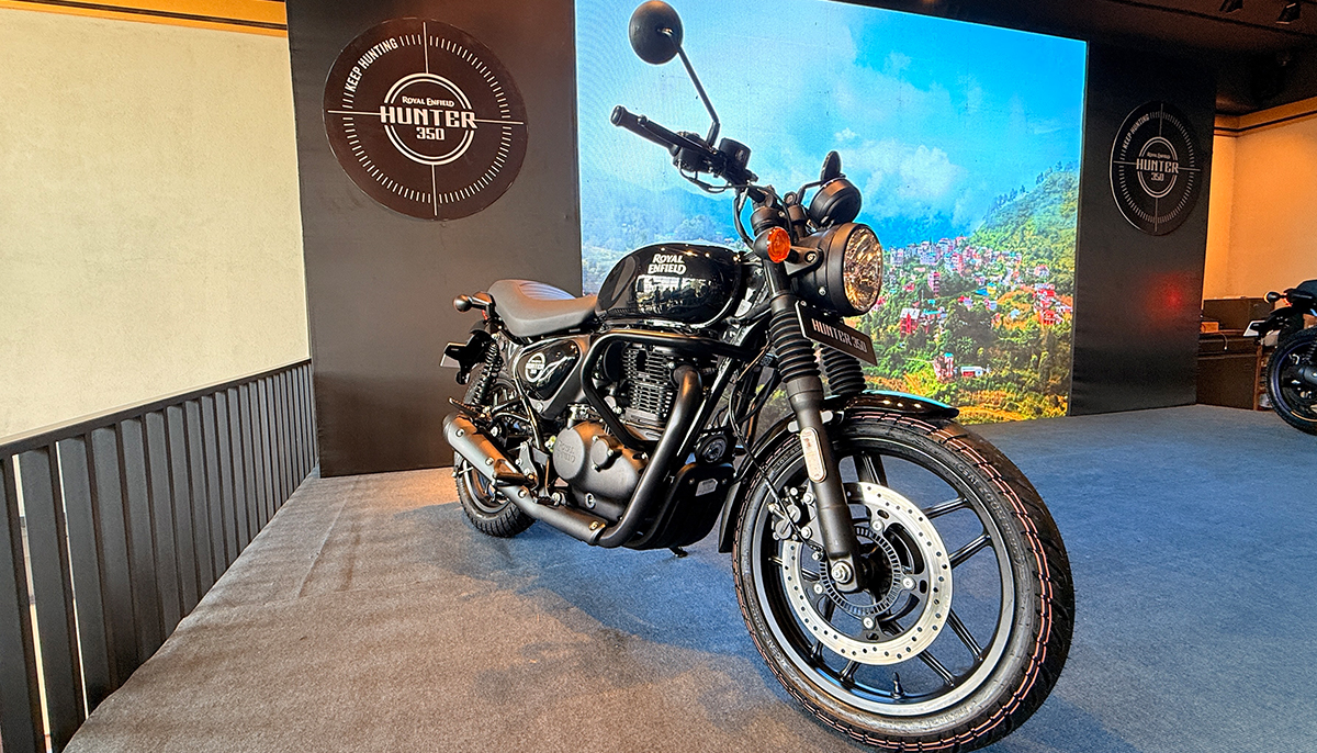 Royal-Enfield-Hunter350-Tarmac-Black-1789546734.jpg